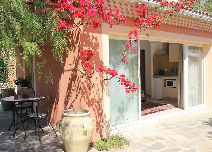 מלון D'hotes Le Clos Des Oliviers 2*